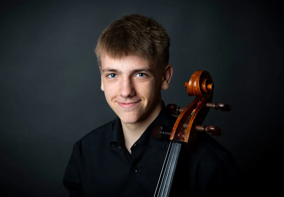 Hugo Svedberg with his violin portrait photo